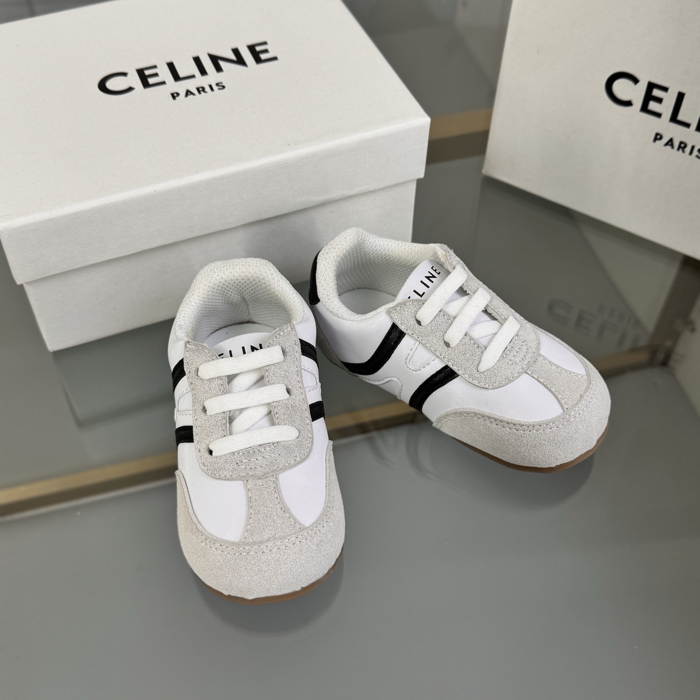Children's shoes child